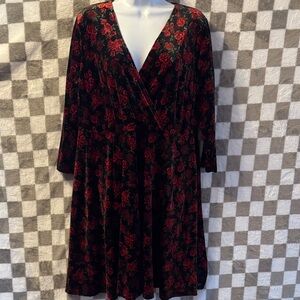 Torrid Women’s Floral Velvet V Neck 3/4 Long Sleeve Dress Size 2X